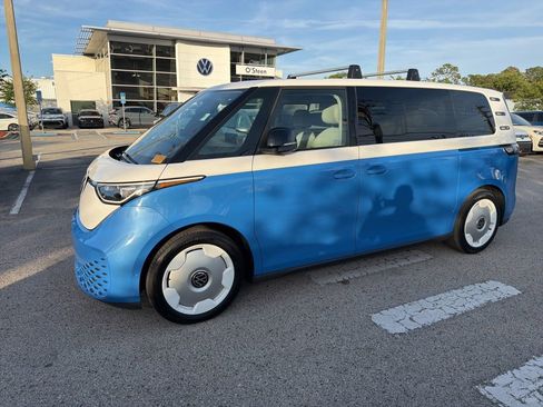 Used 2025 Volkswagen ID. Buzz 1st Edition image 30