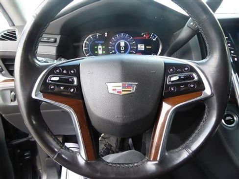 Used 2020 Cadillac Escalade ESV Luxury image 13