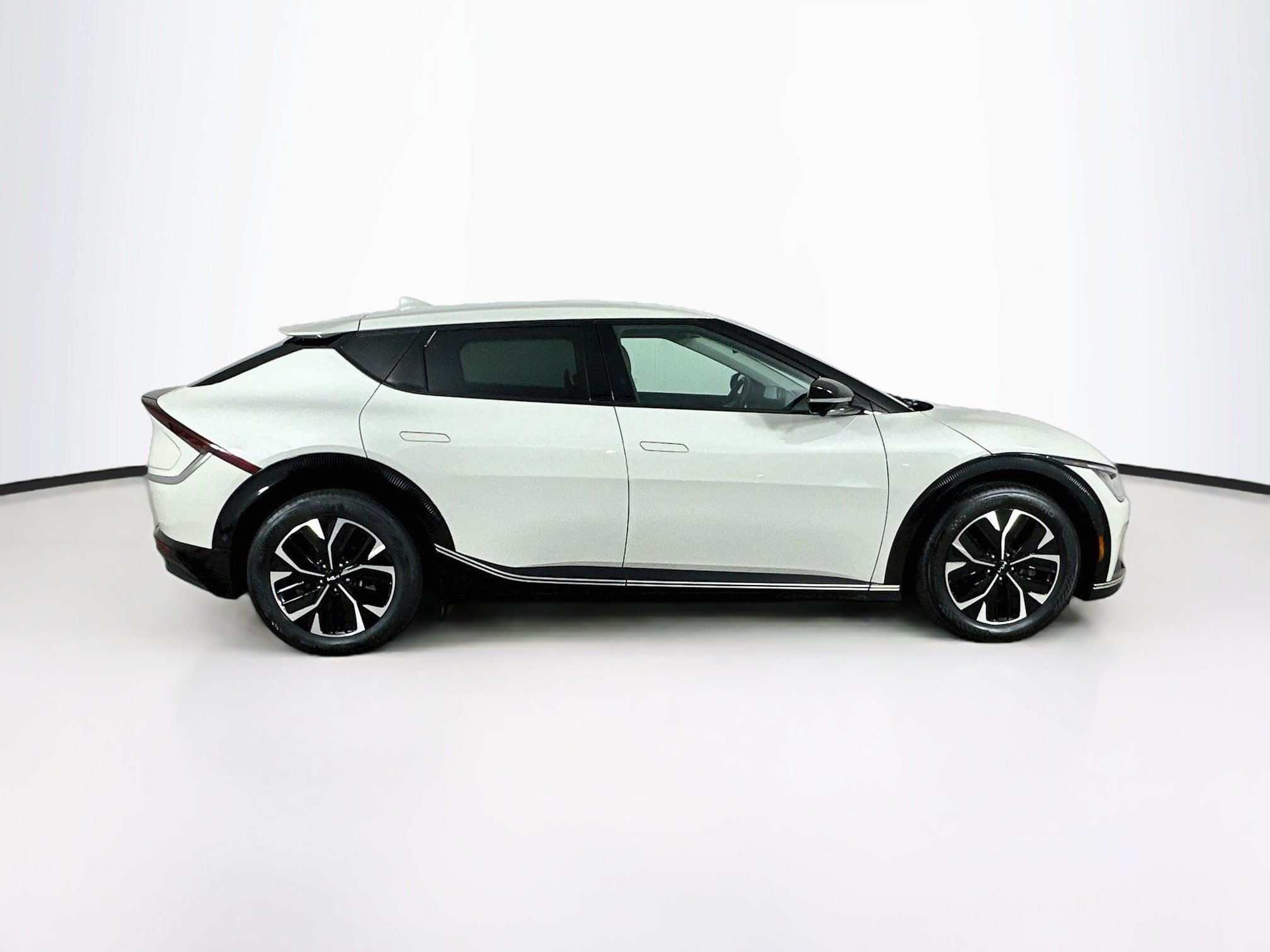 Used 2024 Kia EV6 Wind w/ Wind Technology Package AWD/4WD image 10