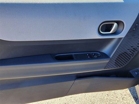 Used 2025 MINI Cooper 2-Door Hardtop image 15