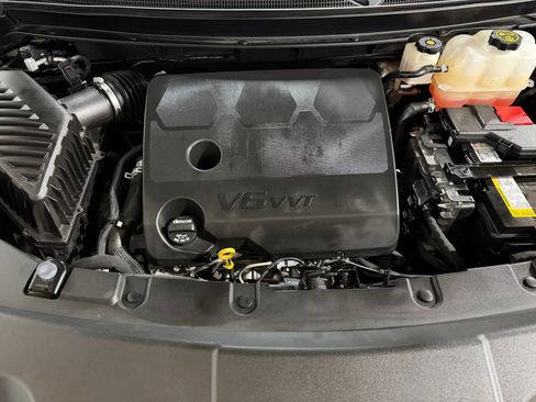 Used 2023 Chevrolet Traverse LT FWD image 47