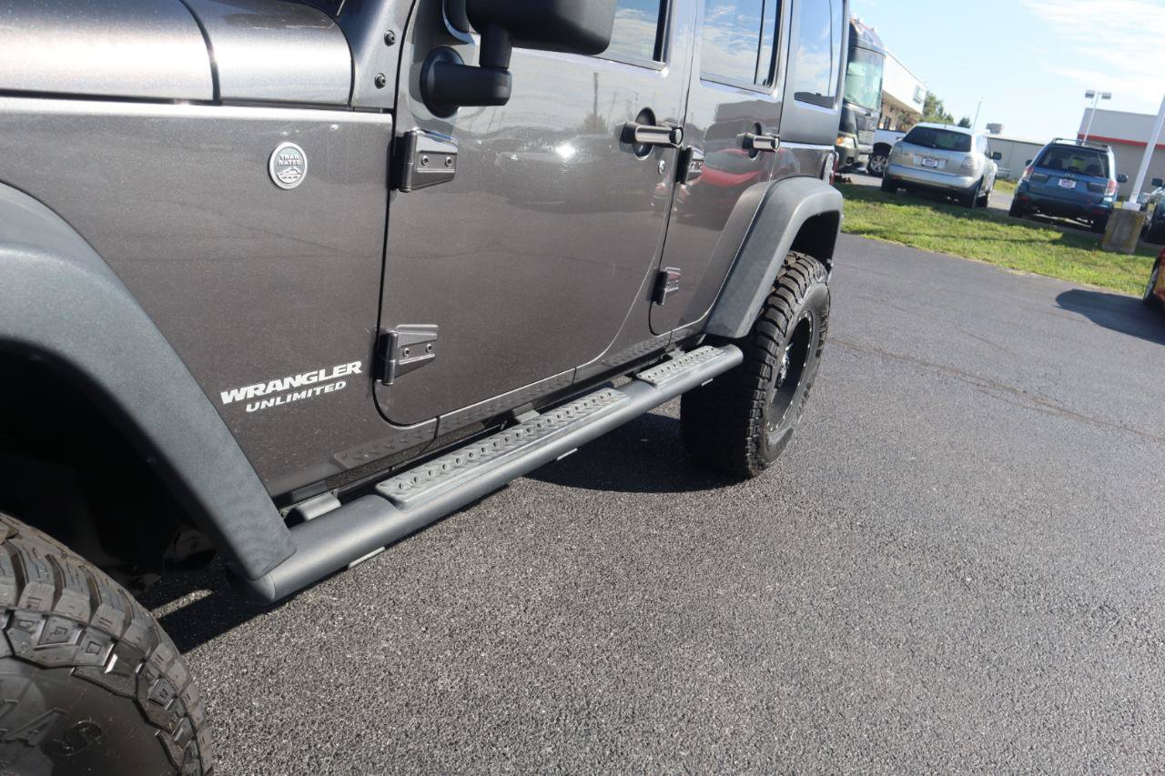 Used 2017 Jeep Wrangler Unlimited Rubicon w/ Cold Weather Group AWD/4WD image 31