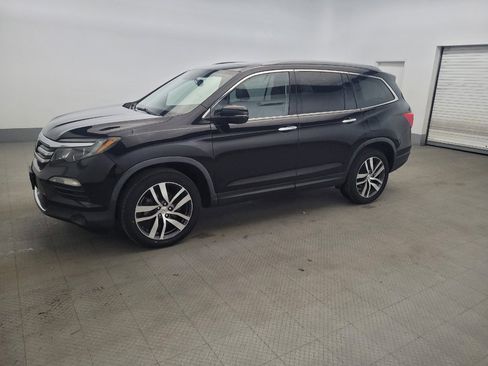 Used 2017 Honda Pilot Touring image 2