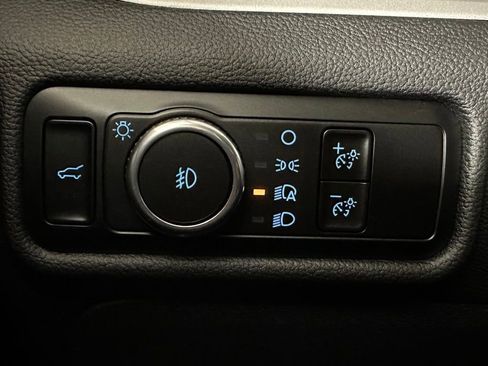 Used 2023 Ford Explorer XLT w/ Equipment Group 202A image 17