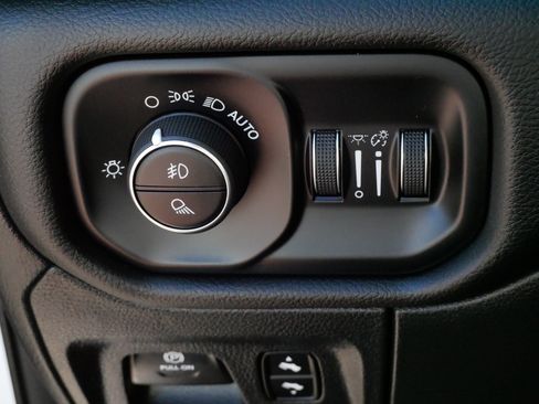 Used 2025 RAM 1500 Laramie AWD/4WD image 27