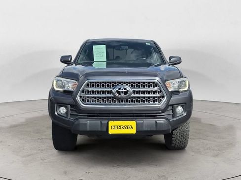 Used 2017 Toyota Tacoma TRD Off-Road AWD/4WD image 2