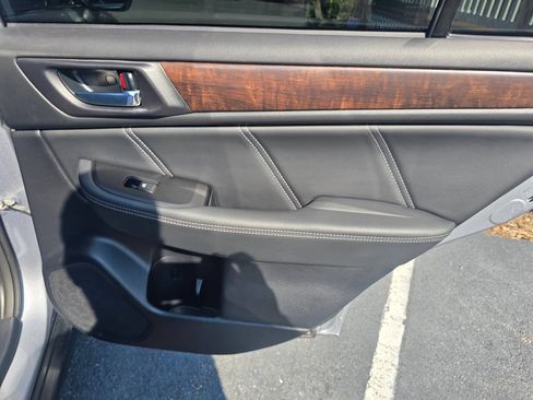 Used 2019 Subaru Outback 3.6R Limited AWD/4WD image 16