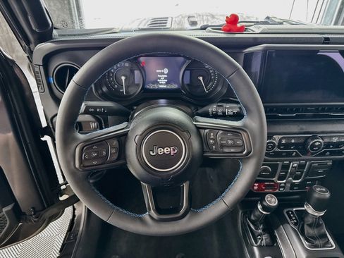 Used 2025 Jeep Wrangler Unlimited Rubicon 4xe w/ Convenience Group AWD/4WD image 14
