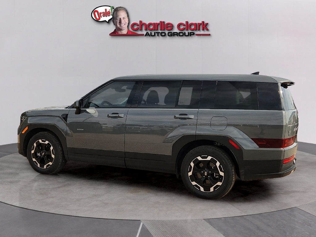 Used 2025 Hyundai Santa Fe SE FWD image 2