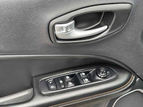 Used 2018 Jeep Compass Latitude w/ Popular Equipment Group AWD/4WD image 31