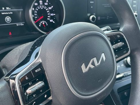 Certified 2022 Kia Carnival LX FWD image 5