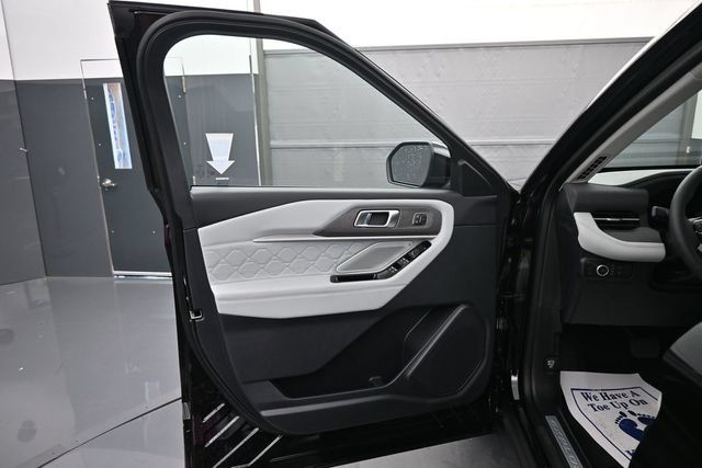 New 2026 Ford Explorer Platinum w/ LUX Leather Package AWD/4WD image 11