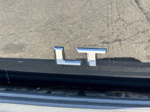 Used 2025 Chevrolet Suburban LT RWD image 50