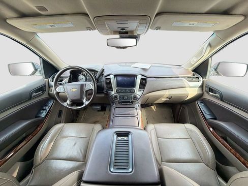 Used 2018 Chevrolet Suburban Premier AWD/4WD image 11