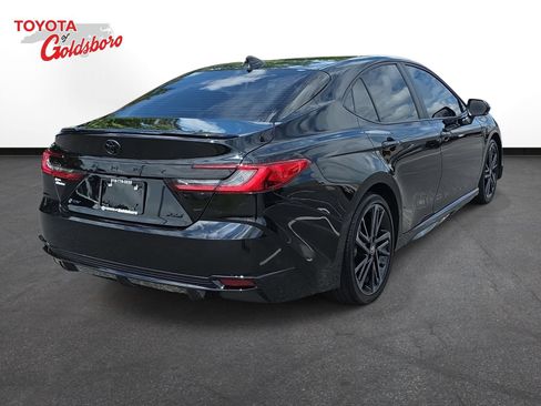 Used 2025 Toyota Camry XSE FWD image 5