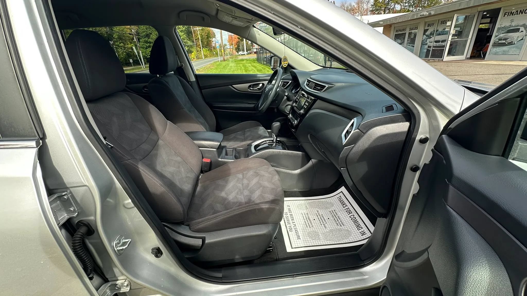 Used 2016 Nissan Rogue SV AWD/4WD image 35