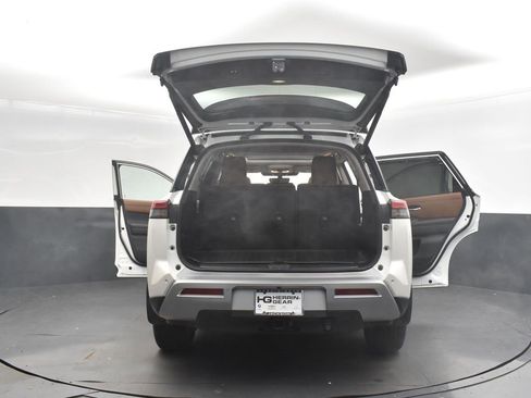 Used 2024 Nissan Pathfinder Platinum w/ Cargo Package image 54