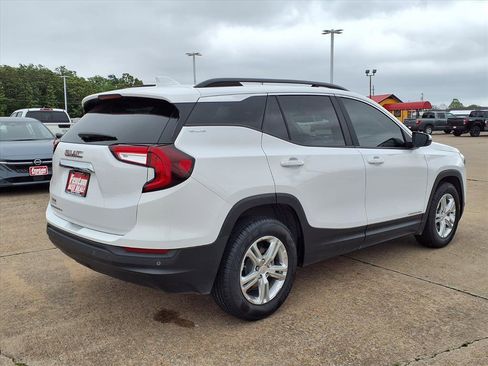 Used 2022 GMC Terrain SLE w/ Driver Convenience Package FWD image 2