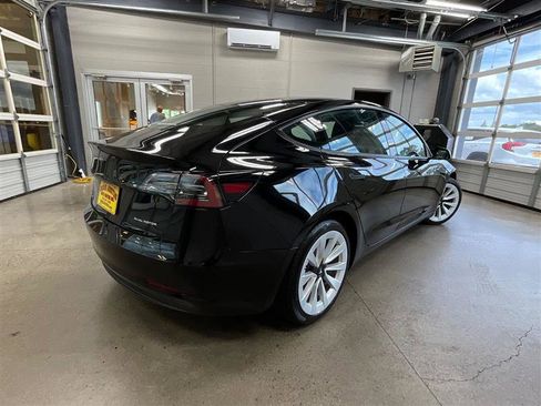 Used 2022 Tesla Model 3 Long Range AWD/4WD image 5