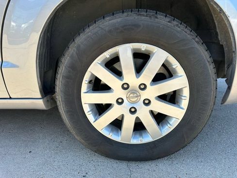Used 2014 Chrysler Town & Country Touring FWD image 9