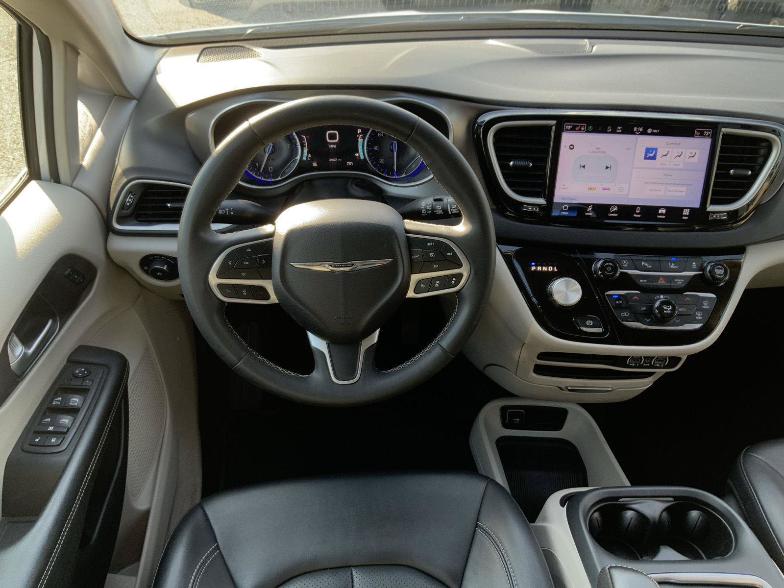 Used 2024 Chrysler Pacifica Touring-L FWD image 22