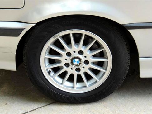 Used 1999 BMW 323i Convertible image 20