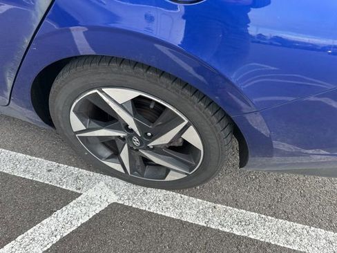 Used 2023 Hyundai Elantra Limited w/ Cargo Package image 5