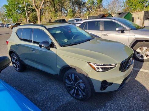 Used 2025 Volvo XC40 B5 Plus w/ Protection Package Premier image 3