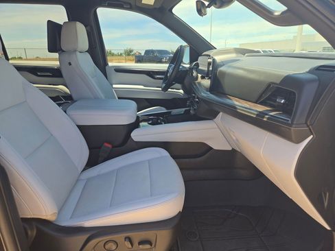 Used 2025 Chevrolet Tahoe Premier AWD/4WD image 27