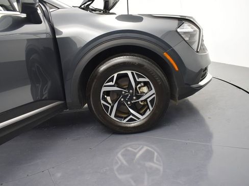 Used 2023 Kia Sportage LX image 6