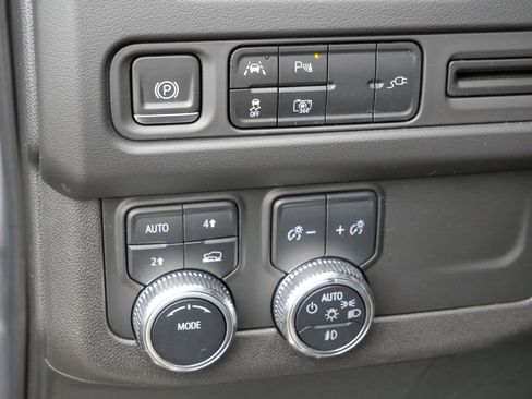 Used 2022 GMC Yukon SLT w/ SLT Premium Package image 19