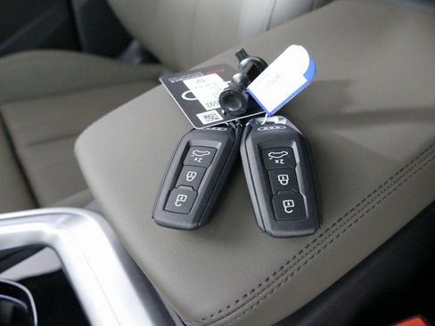 Used 2025 Audi Q5 Premium Plus image 13