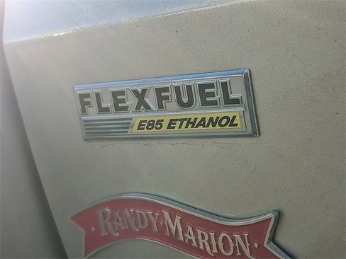 Used 2015 Chrysler Town & Country Touring image 30