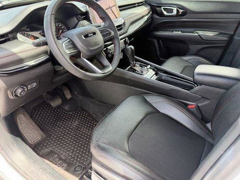 Used 2025 Jeep Compass Trailhawk AWD/4WD image 18