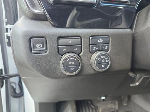 Used 2025 Chevrolet Silverado 2500 LT w/ Convenience Package image 20