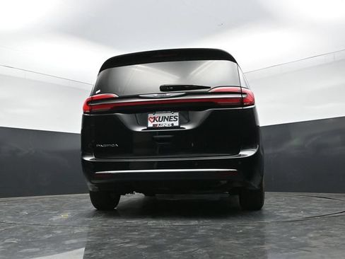 Used 2024 Chrysler Pacifica Touring-L FWD image 49