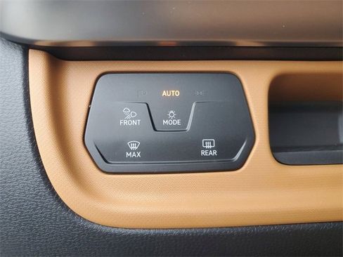 New 2025 Volkswagen ID. Buzz Pro S image 25