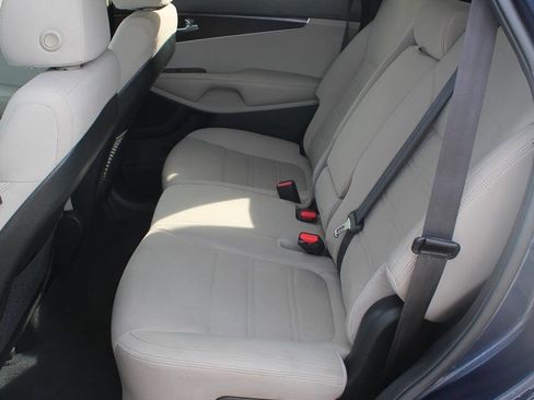 Used 2018 Kia Sorento LX AWD/4WD image 18