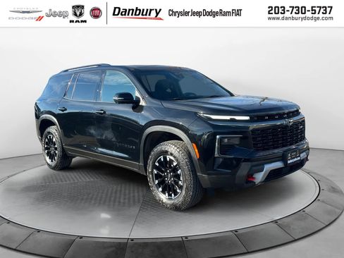 Used 2024 Chevrolet Traverse Z71 image 1