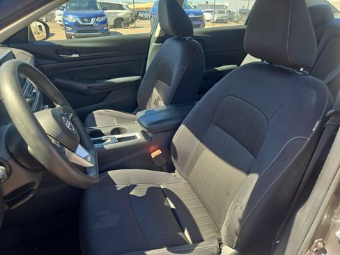 Used 2025 Nissan Altima 2.5 SV FWD image 14