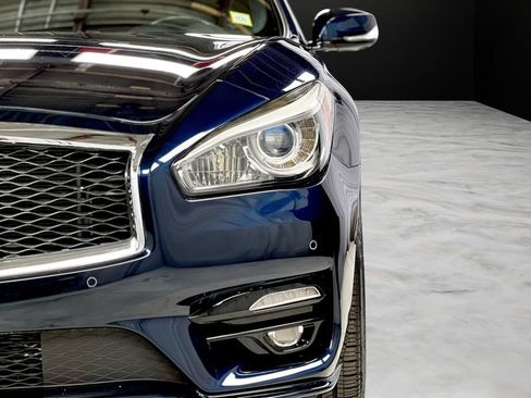 Used 2018 INFINITI Q70 Luxe w/ Sport Package AWD/4WD image 9