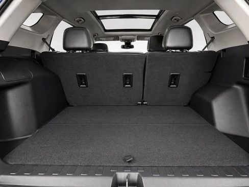 Used 2022 GMC Terrain SLT w/ Infotainment Package II AWD/4WD image 11