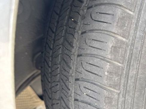 Used 2016 Chrysler Town & Country Touring image 20