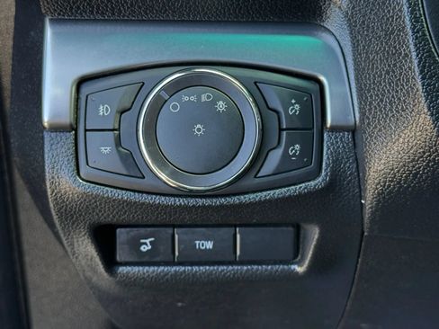 Used 2018 Ford Explorer XLT w/ Equipment Group 202A AWD/4WD image 38