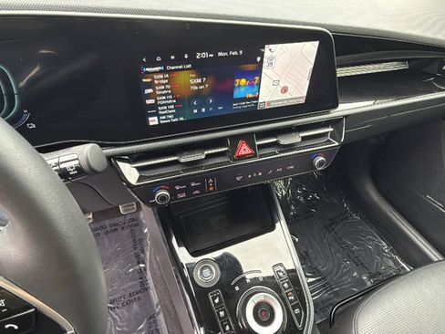 Used 2024 Kia Niro SX Touring image 15