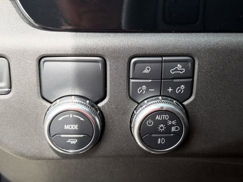 Certified 2025 GMC Sierra 1500 SLT RWD image 30