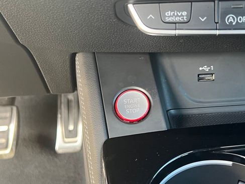 Used 2021 Audi S4 Premium Plus w/ Premium Plus Package image 26