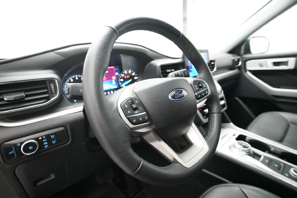 Used 2024 Ford Explorer XLT w/ Equipment Group 202A AWD/4WD image 8