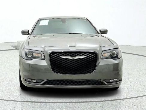 Used 2019 Chrysler 300 S RWD image 2