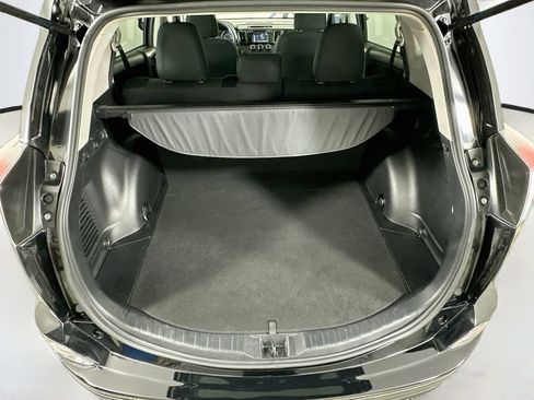 Used 2017 Toyota RAV4 LE FWD image 28